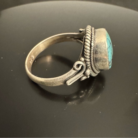 Vintage Sterling Silver Turquoise Ring - Picture 3 of 9